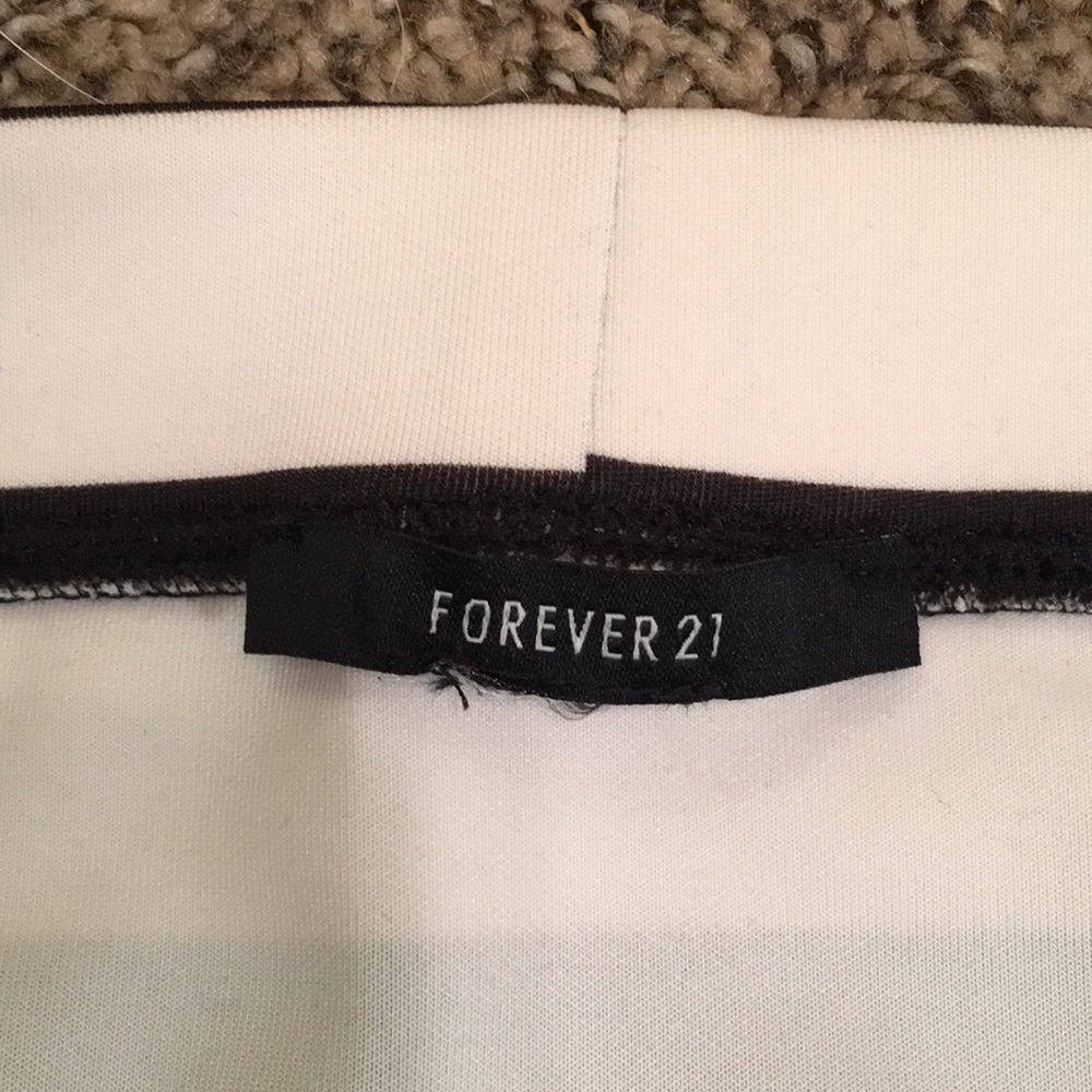 LIKE NEW FOREVER 21 Black & White Striped Mini Skirt - Picture 6 of 8